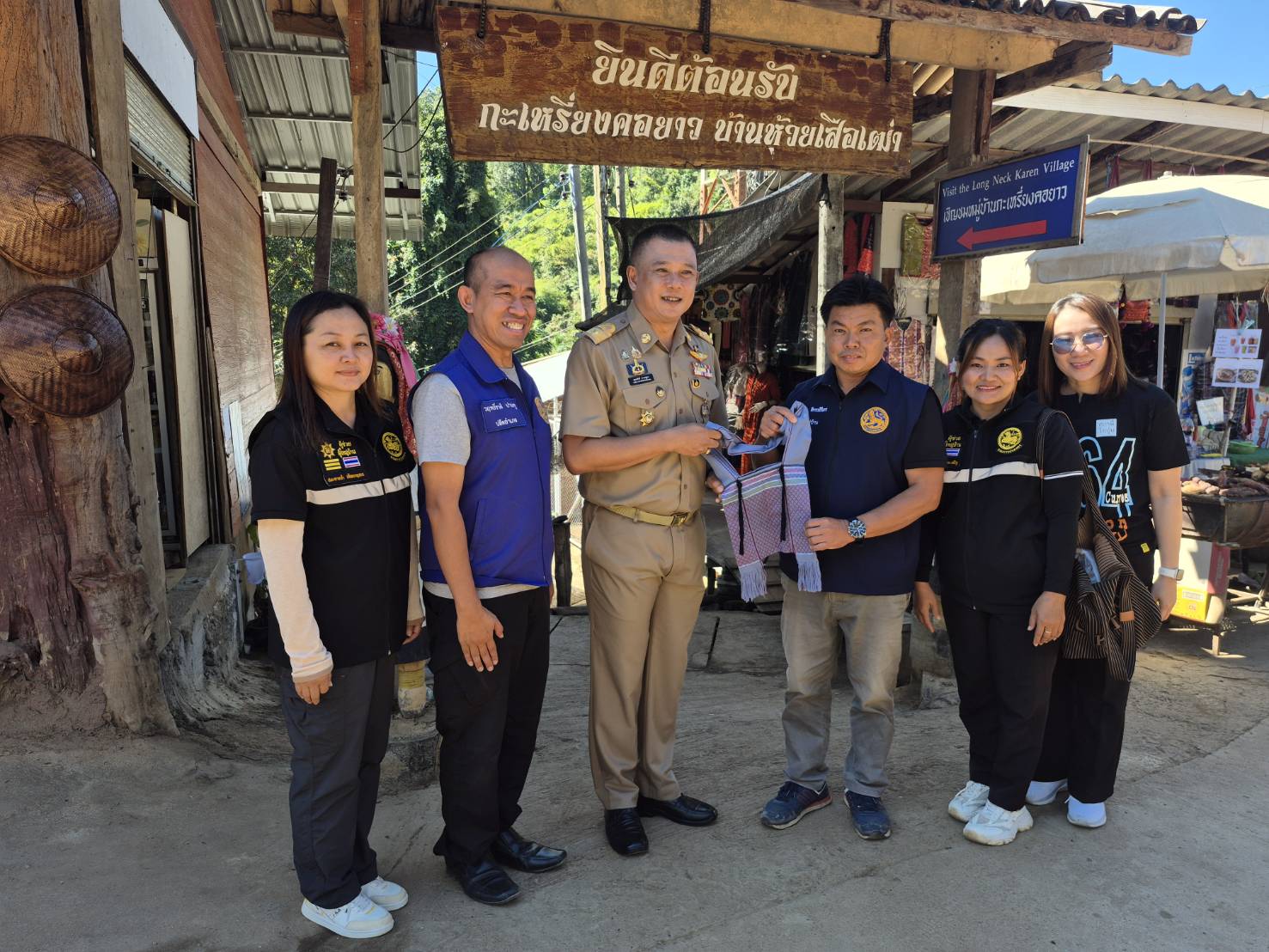 รองผู้ว่าราชการจังหวัดแม่ฮ่องสอน ลงพื้นที่ตรวจเยี่ยมสถานการณ์การท่องเที่ยว ณ บ้านห้วยเสือเฒ่า