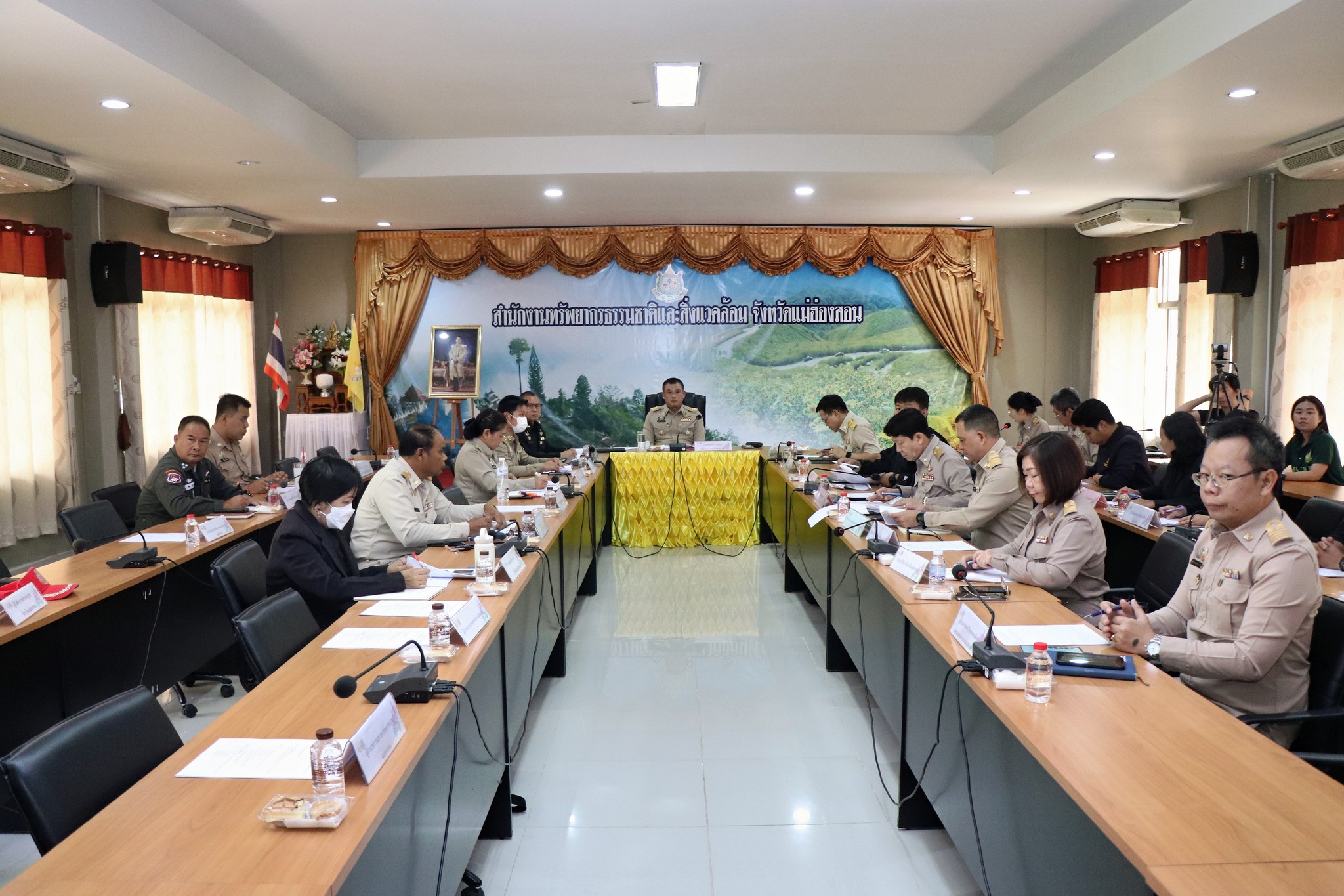 รองผู้ว่าราชการจังหวัดแม่ฮ่องสอน ประชุมคณะทำงานศูนย์ปฏิบัติการป้องกันและแก้ไขปัญหาไฟป่า หมอกควัน และฝุ่นละออง ระดับจังหวัดแม่ฮ่องสอน (ศูนย์ war Room) ครั้งที่ 1 ประจำปีงบประมาณ พ.ศ.2569