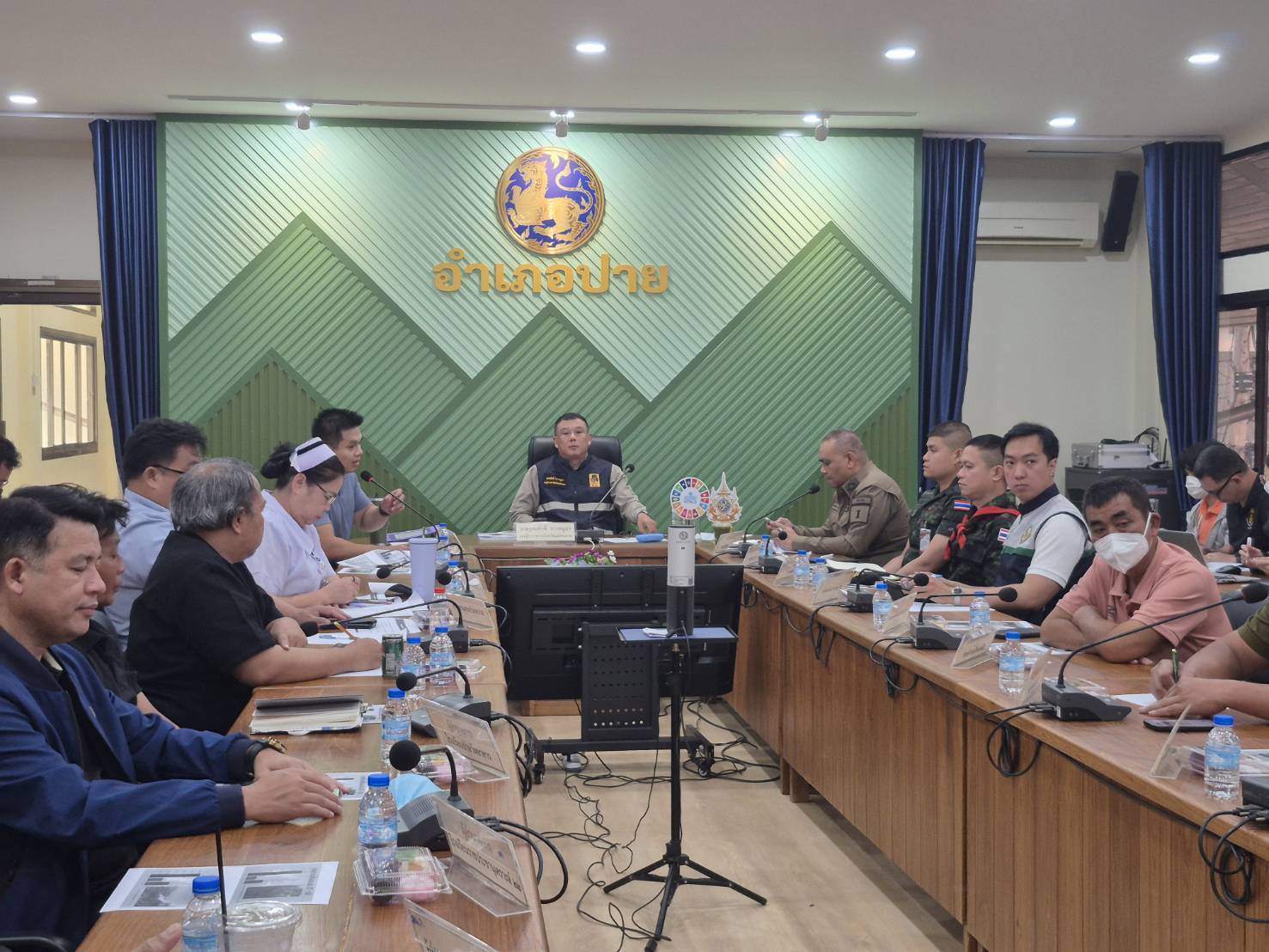 รองผู้ว่าราชการจังหวัดแม่ฮ่องสอน ประชุมคณะทำงานศูนย์ปฏิบัติการป้องกันและแก้ไขปัญหาไฟป่าฯ &nbsp;สั่งการทุกหน่วยงาน ทุกระดับ ปฏิบัติการควบคุมไฟป่าพื้นที่ อ.ปาย ให้อยู่ในวงจำกัด ภายใน 72 ชั่วโมง&nbsp;