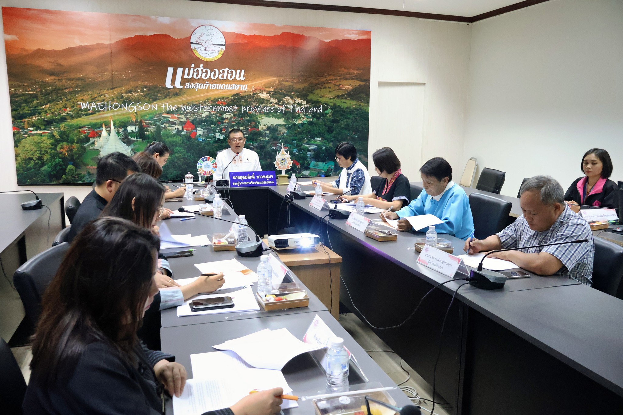 จังหวัดแม่ฮ่องสอน จัดการประชุมคณะทำงานคัดเลือก &ldquo;บุคคลต้นแบบทำความดีเพื่อแผ่นดินวุฒิสภา : จิตอาสาผู้สร้างคุณค่าและแรงบันดาลใจเพื่อสังคม&rdquo;&nbsp;