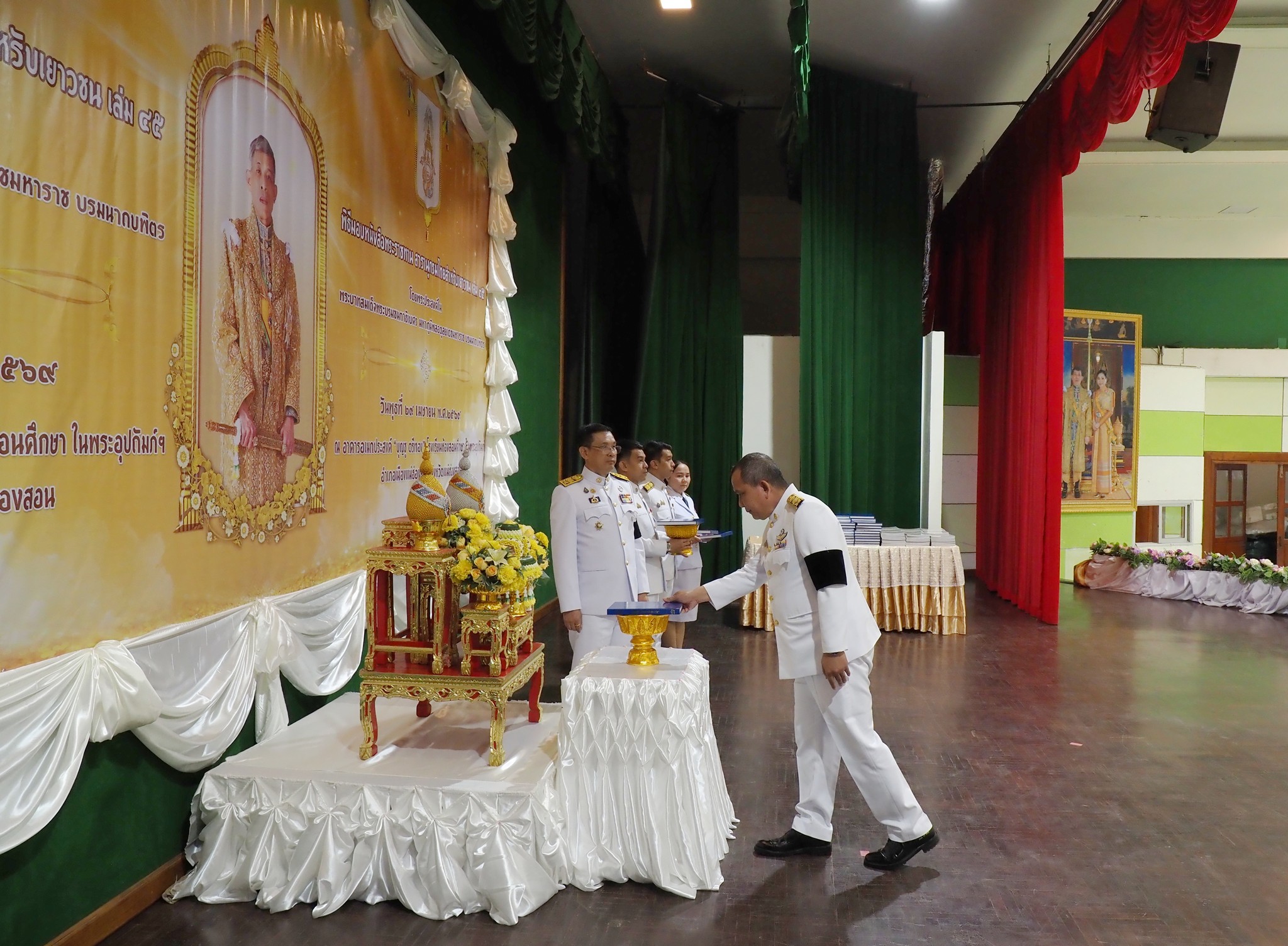 ผู้ว่าราชการจังหวัดแม่ฮ่องสอน เป็นประธานพิธีมอบหนังสือสารานุกรมไทยสำหรับเยาวชน แก่ผู้บริหารสถาบันการศึกษาในพื้นที่จังหวัดแม่ฮ่องสอน