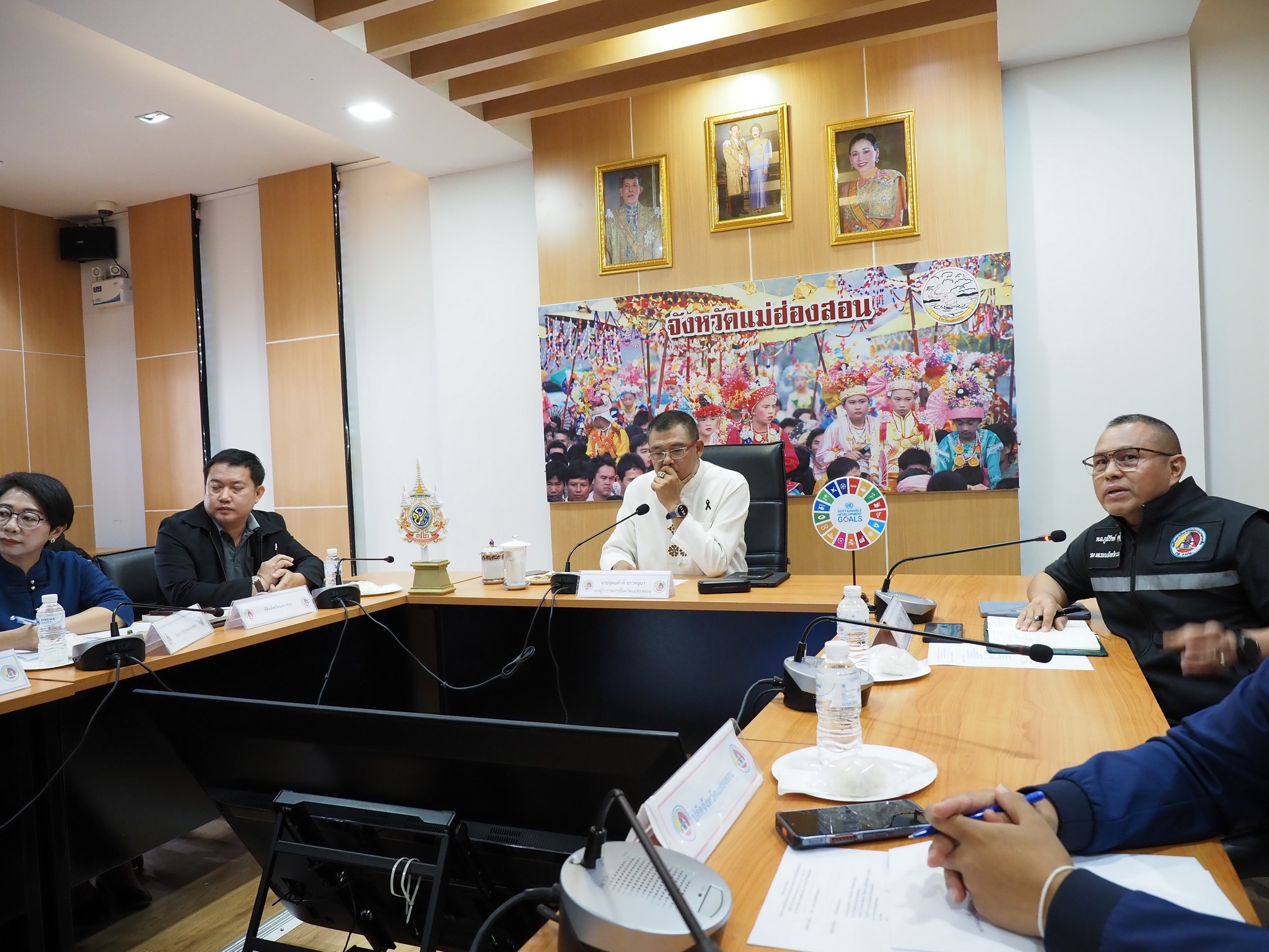จังหวัดแม่ฮ่องสอนประชุมสรุปผลการลงพื้นที่เพื่อจัดระเบียบการประกอบธุรกิจของชาวต่างชาติในพื้นที่อำเภอปาย