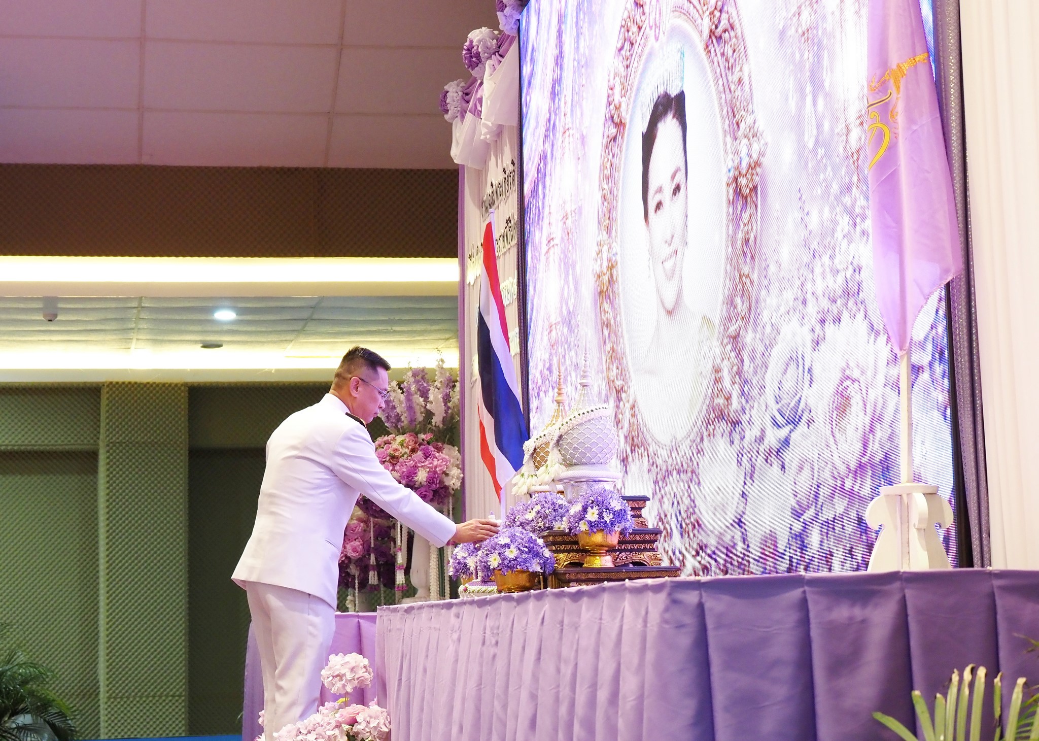 จังหวัดแม่ฮ่องสอนจัดพิธีเจริญพระพุทธมนต์และทำบุญตักบาตรถวายพระราชกุศลเฉลิมพระเกียรติ เนื่องในโอกาสพระราชพิธีมหามงคลเฉลิมพระชนมพรรษา 4 รอบ สมเด็จพระนางเจ้า ฯ พระบรมราชินี 3 มิถุนายน 2569