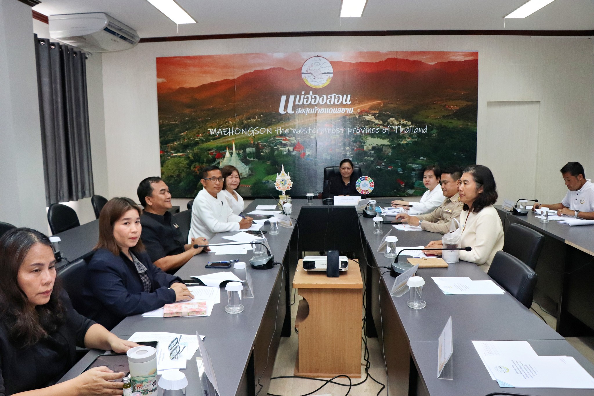 จังหวัดแม่ฮ่องสอน จัดการประชุมคณะกรรมการพิจารณาคัดเลือกพ่อตัวอย่างแห่งชาติ จังหวัดแม่ฮ่องสอน ประจำปีพุทธศักราช 2569 เพื่อยกย่องสรรเสริญบุคคลซึ่งเป็นพ่อที่ดี สมควรได้รับเกียรติบัตรเป็นพ่อตัวอย่างแห่งชาติ ประจำปีพุทธศักราช 2569