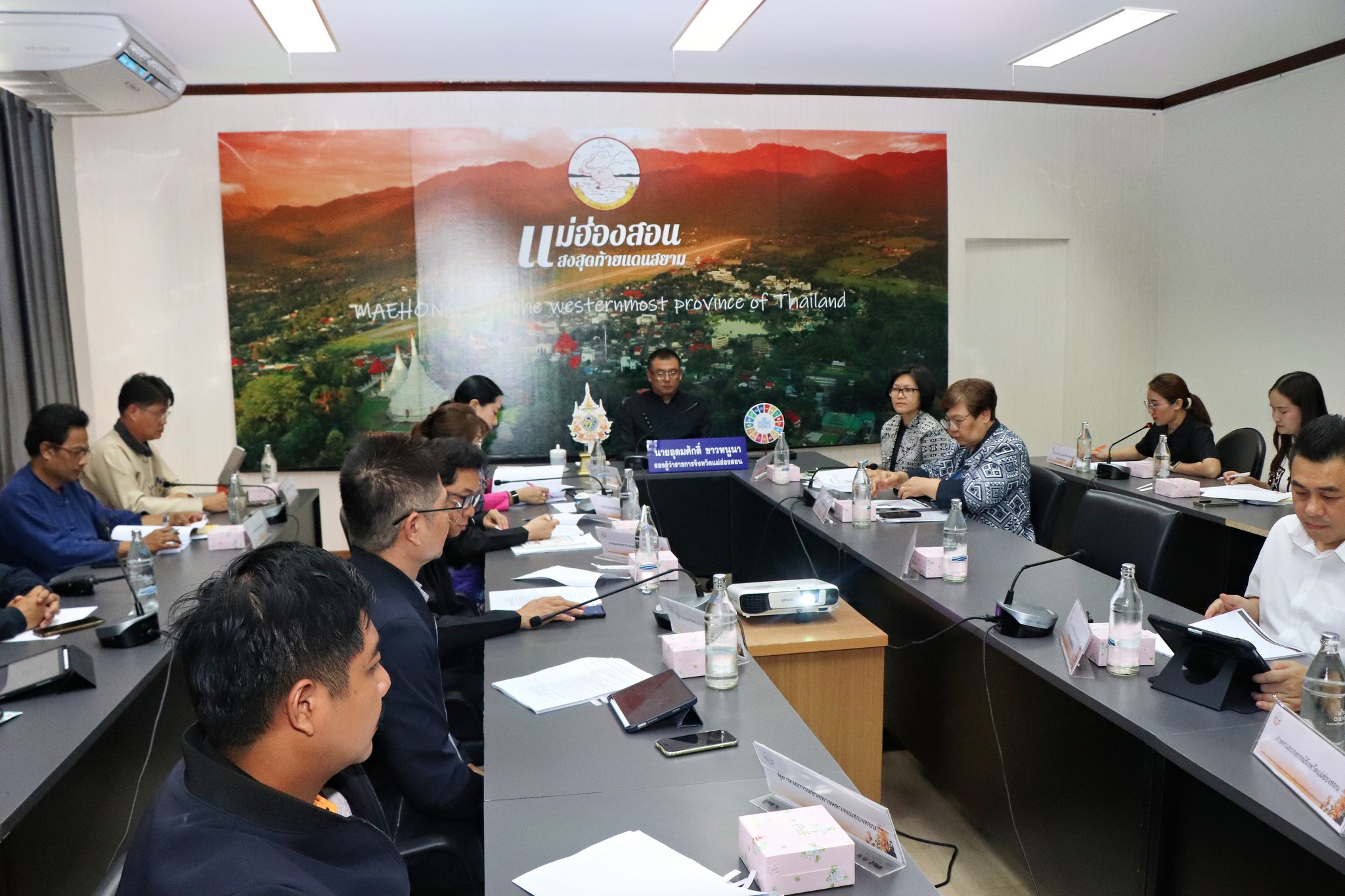 จังหวัดแม่ฮ่องสอน จัดการประชุมคณะทำงานกลั่นกรองวาระการประชุมคณะกรรมการร่วมภาครัฐและเอกชนเพื่อพัฒนาและแก้ไขปัญหาเศรษฐกิจจังหวัดแม่ฮ่องสอน