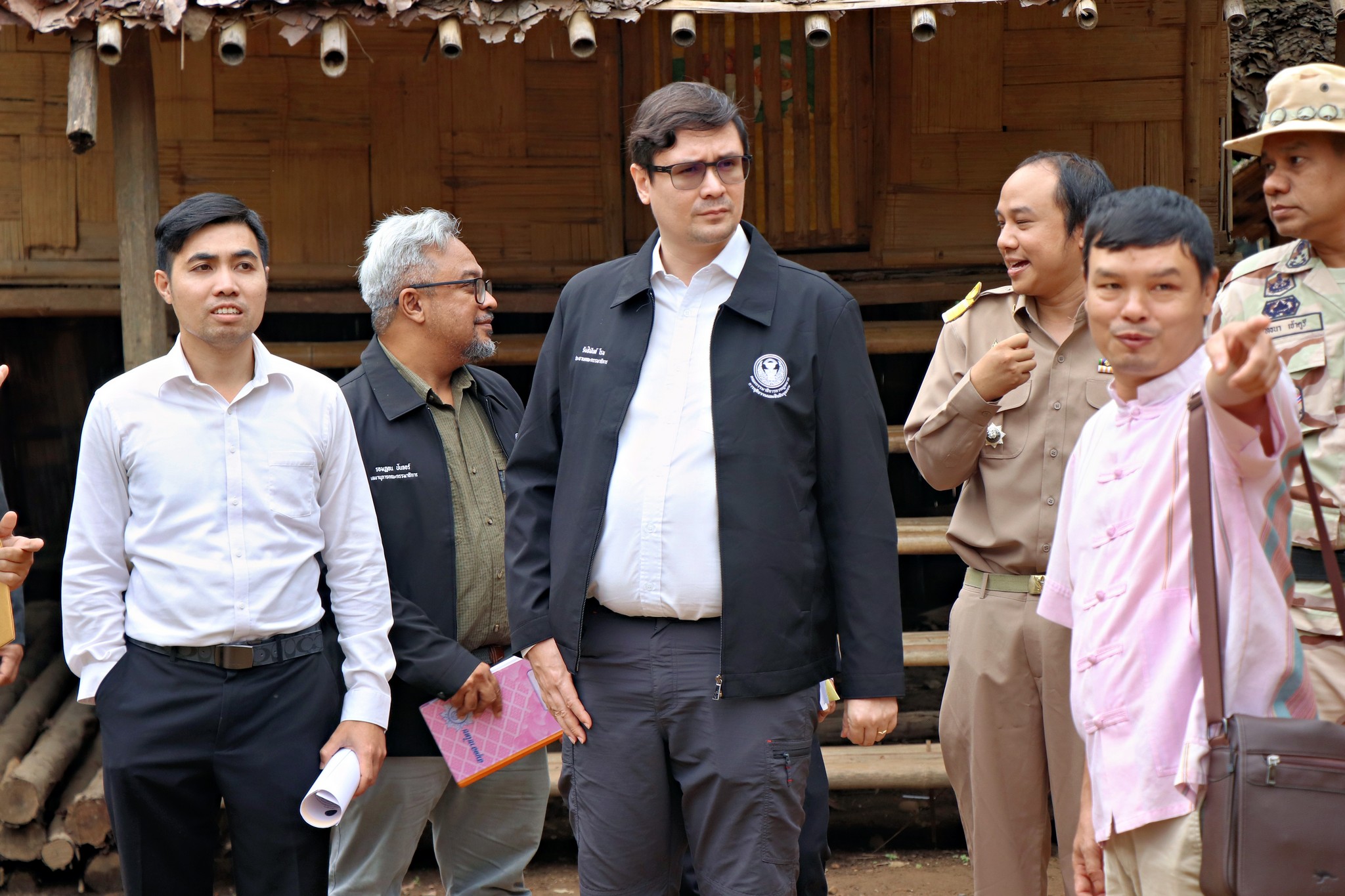 ประธานคณะกรรมาธิการการกฎหมาย การยุติธรรมและสิทธิมนุษยชน สภาผู้แทนราษฎร ลงพื้นที่ติดตามการบริหารจัดการผู้หนีภัยจากการสู้รบ ณ ศูนย์พักพิงชั่วคราวบ้านใหม่ในสอย จังหวัดแม่ฮ่องสอน