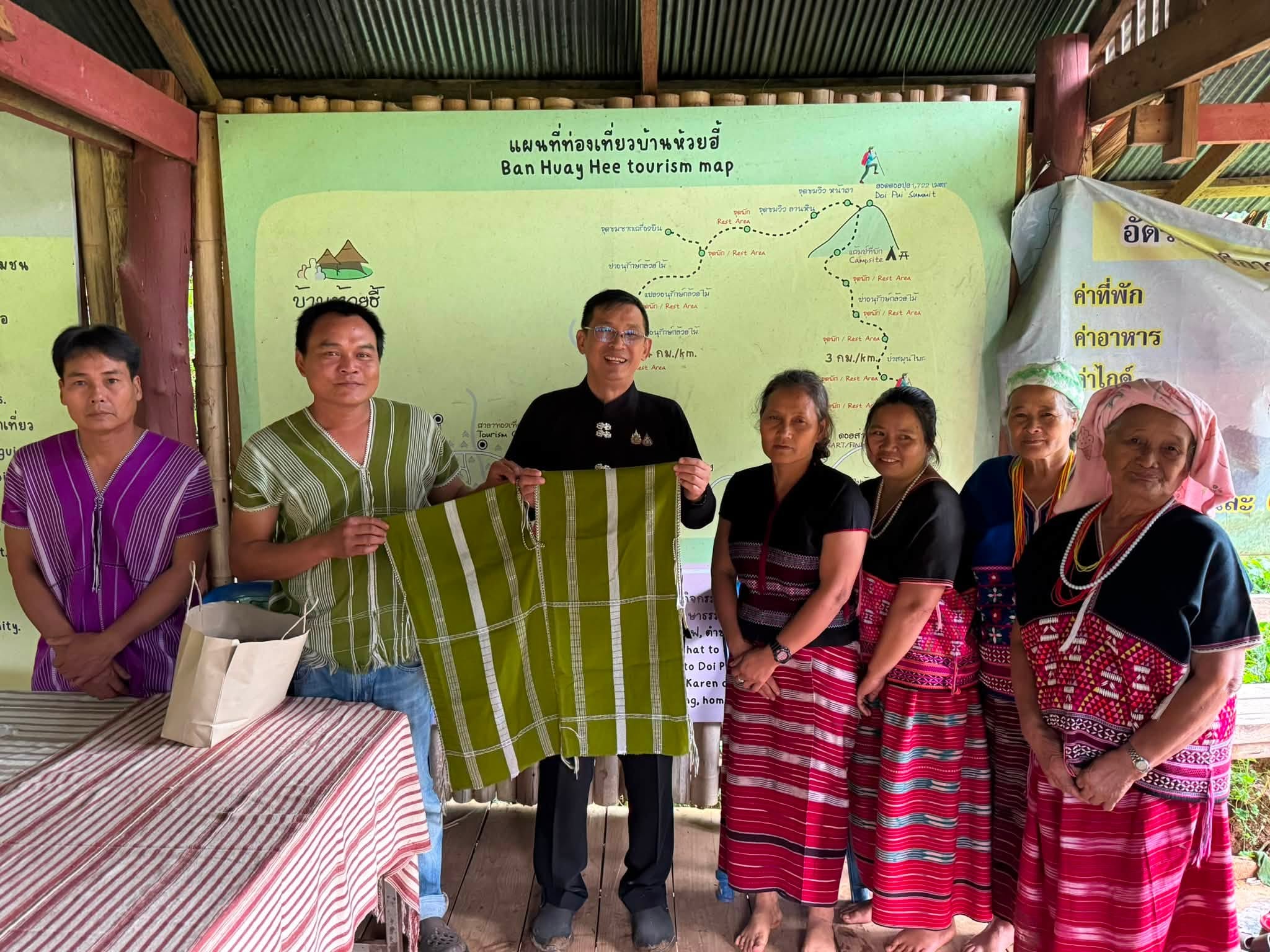 ผู้ว่าราชการจังหวัดแม่ฮ่องสอน ลงพื้นที่ตรวจประเมินมาตรฐานโฮมสเตย์ไทย เพื่อส่งเสริมและรับรองคุณภาพสถานประกอบการโฮมสเตย์ให้ได้มาตรฐาน ณ บ้านห้วยฮี้ ตำบลห้วยปูลิง อำเภอเมืองแม่ฮ่องสอน
