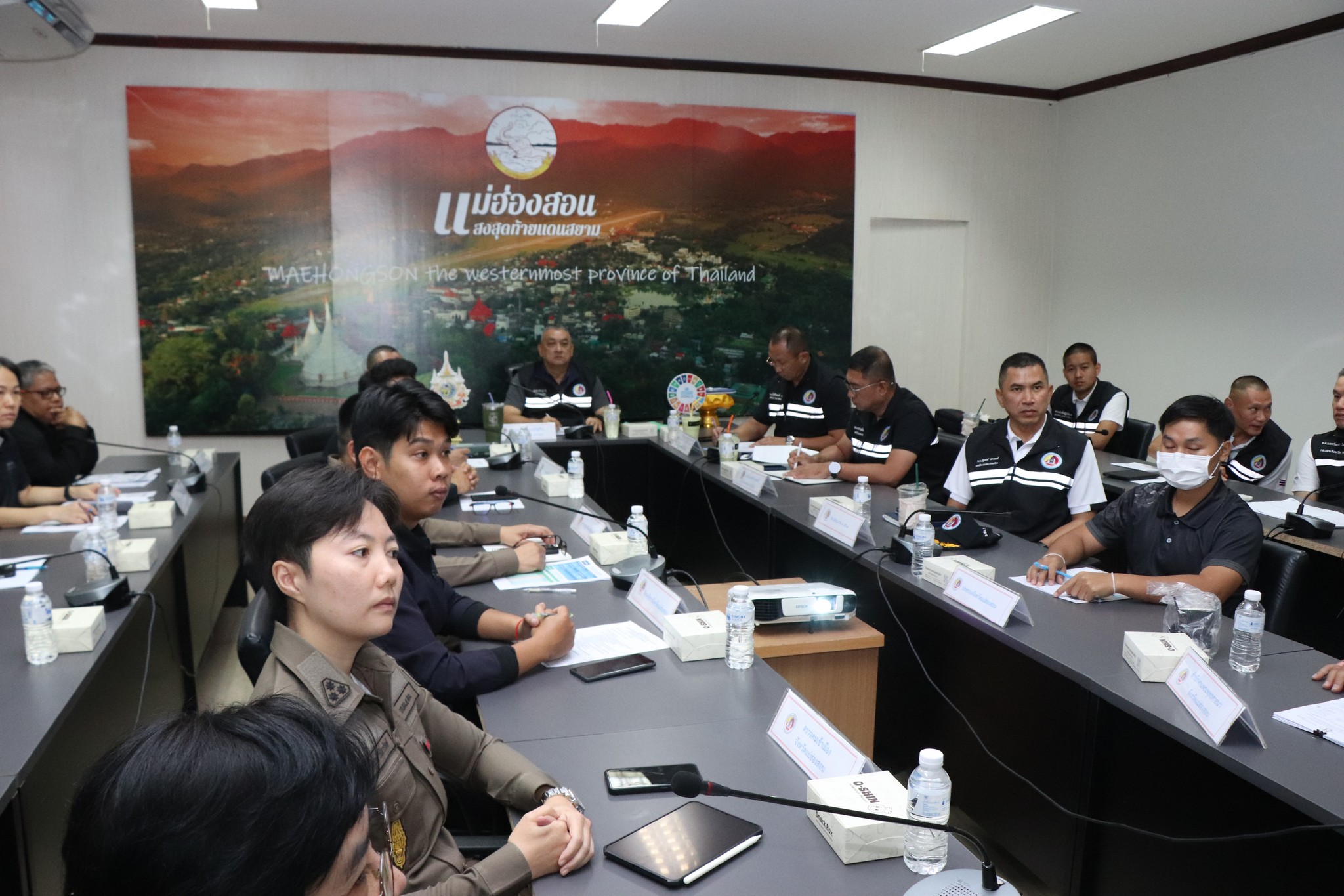 รองผู้อำนวยการศูนย์ประสานการปฏิบัติที่ 2 กองอำนวยการรักษาความมั่นคงภายในราชอาณาจักร ติดตามผลการปฏิบัติงานตามแผนการแก้ไขปัญหายาเสพติด ตลอดจนติดตามสถานการณ์ด้านความมั่นคง ของ กอ.รมน.จังหวัดแม่ฮ่องสอน&nbsp;