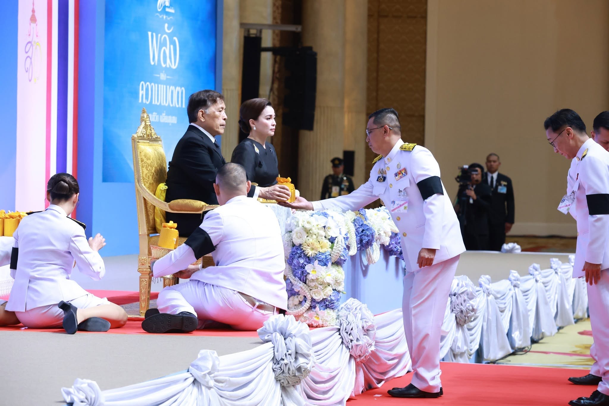 ผู้ว่าราชการจังหวัดแม่ฮ่องสอน ร่วมเฝ้าฯ รับเสด็จ พระบาทสมเด็จพระเจ้าอยู่หัว และสมเด็จพระนางเจ้า ฯ พระบรมราชินี ในงานมหกรรมกองทุนแม่ของแผ่นดิน ประจำปี 2569