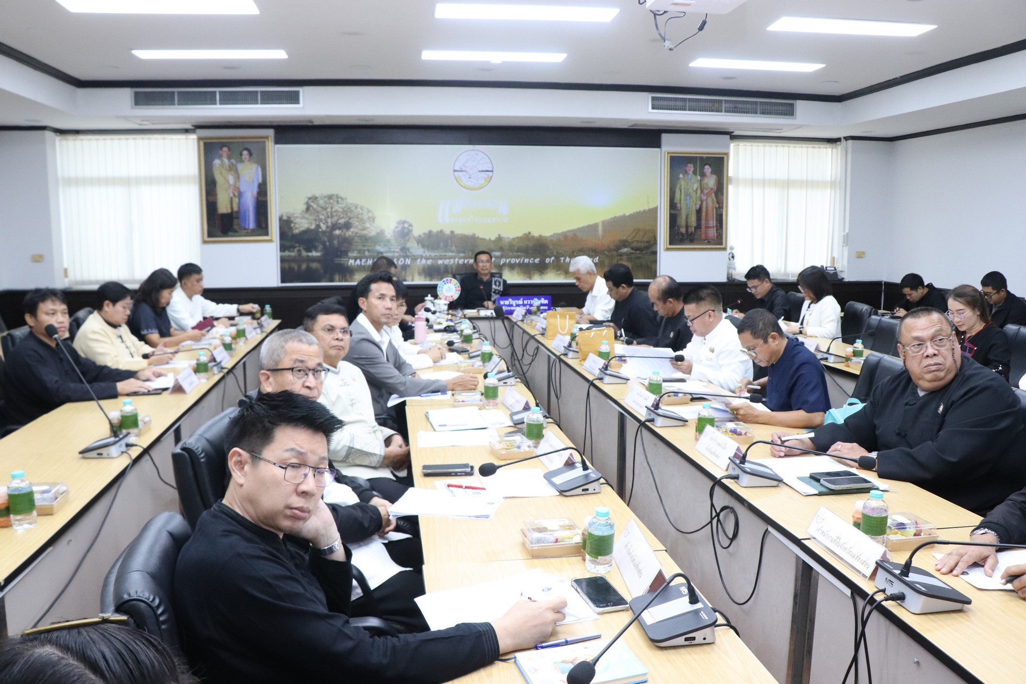 จังหวัดแม่ฮ่องสอน จัดการประชุมหัวหน้าส่วนราชการหัวหน้าหน่วยงานรัฐวิสาหกิจในสังกัดกระทรวงมหาดไทย และนายอำเภอ เพื่อขับเคลื่อนผลการดำเนินงานของหน่วยงานรัฐวิสาหกิจในสังกัดกระทรวงมหาดไทยของจังหวัดแม่ฮ่องสอน&nbsp;
