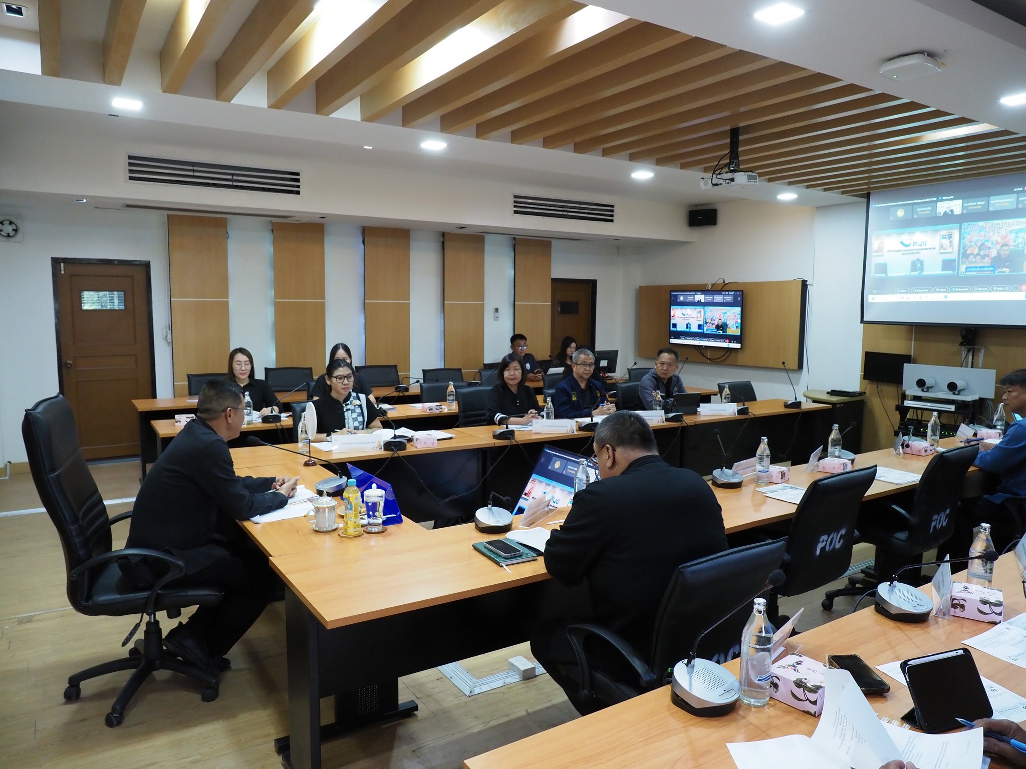 จังหวัดแม่ฮ่องสอนจัดการประชุมคณะอนุกรรมการจัดระบบการจราจรทางบก เพื่อพิจารณาขอรับการสนับสนุนงบประมาณ เพื่อฟื้นฟู และแก้ไขปัญหาโครงสร้างพื้นฐานด้านคมนาคมที่ได้รับความเสียหาย จากอุทกภัยในพื้นที่