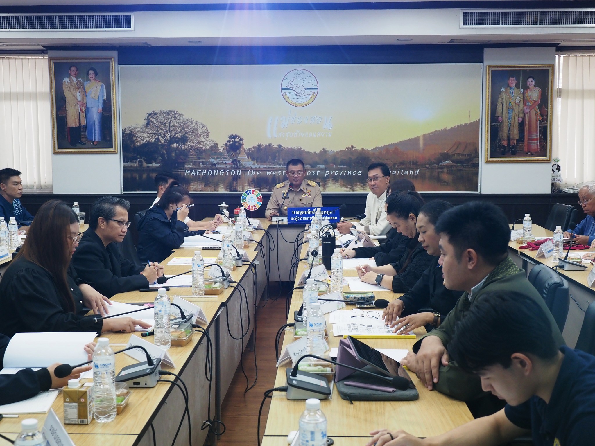 รองผู้ว่าราชการจังหวัดแม่ฮ่องสอน เป็นประธานการประชุมคณะกรรมการประสานและขับเคลื่อนนโยบายสานพลังประชารัฐ (คสป.) กิจกรรมพัฒนากลไกขับเคลื่อนการพัฒนาเศรษฐกิจฐานรากระดับจังหวัด (ไตรมาสที่ 4)