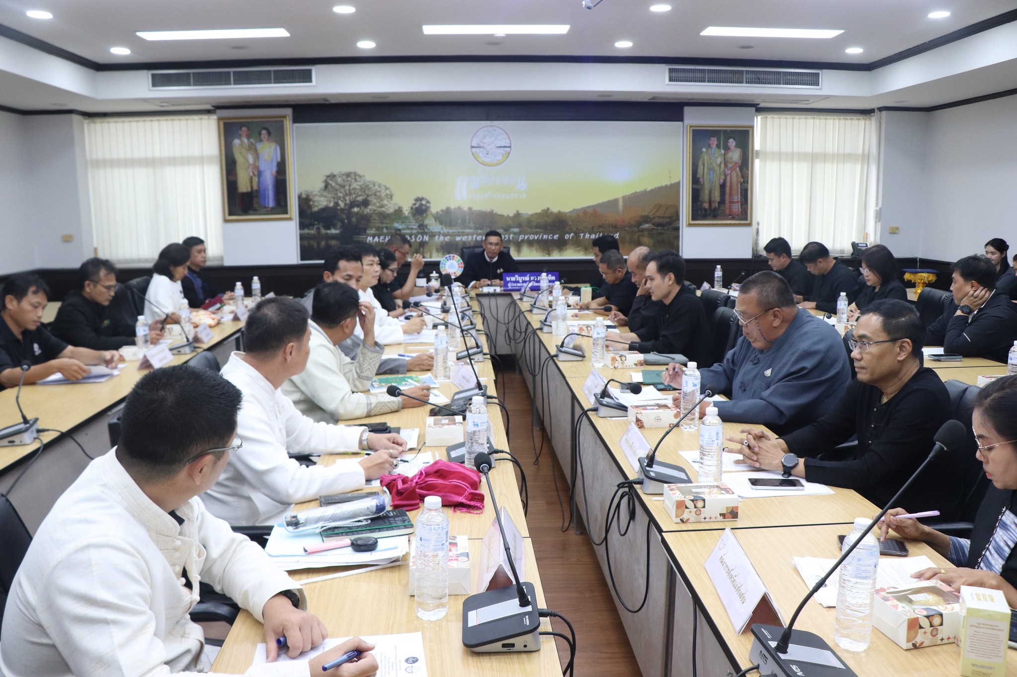 จังหวัดแม่ฮ่องสอน จัดการประชุมหัวหน้าส่วนราชการหัวหน้าหน่วยงานรัฐวิสาหกิจในสังกัดกระทรวงมหาดไทย และนายอำเภอ เพื่อขับเคลื่อนผลการดำเนินงานของหน่วยงานรัฐวิสาหกิจในสังกัดกระทรวงมหาดไทยของจังหวัดแม่ฮ่องสอน