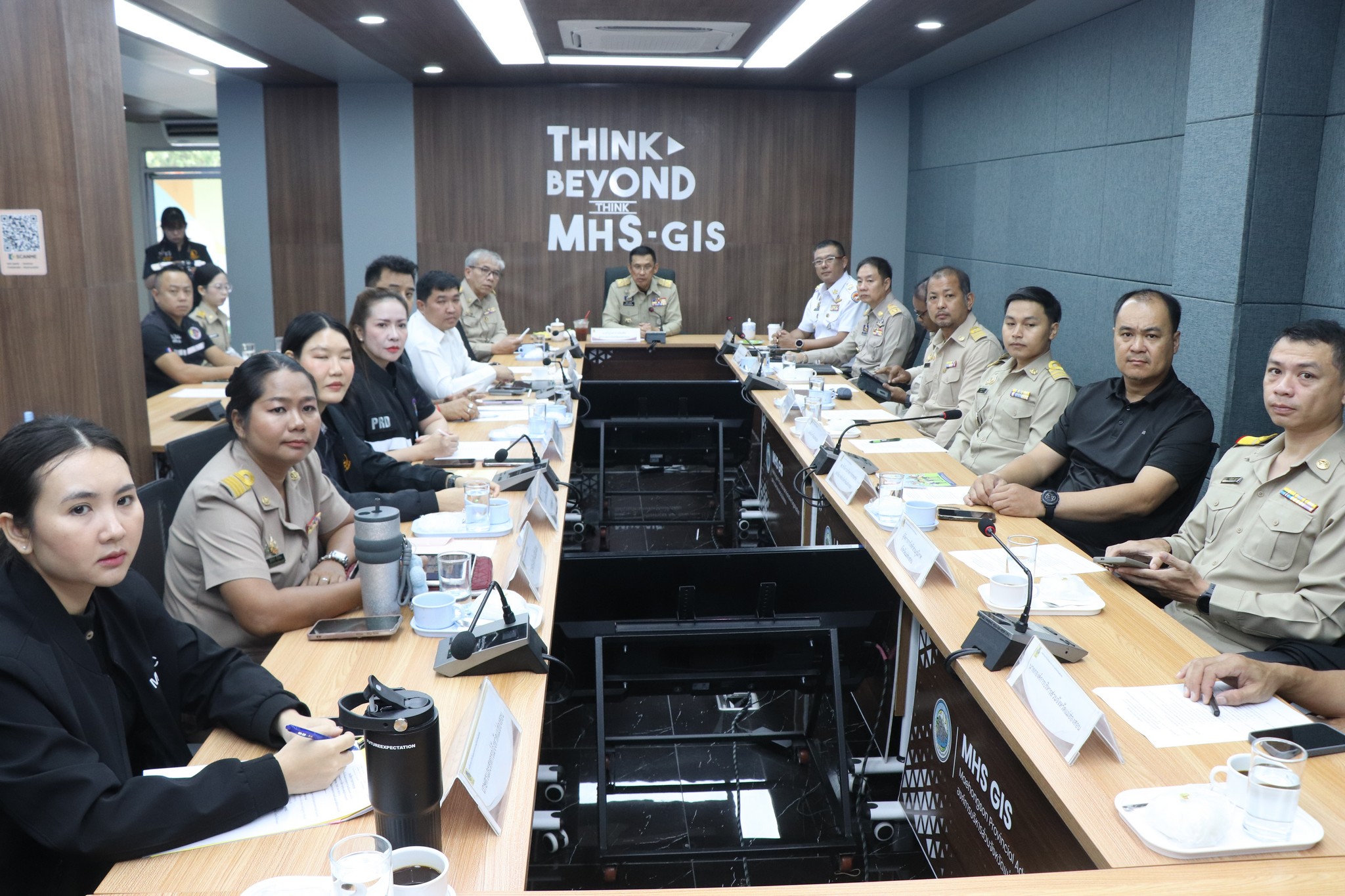 ผู้ว่าราชการจังหวัดแม่ฮ่องสอน นำส่วนราชการและหน่วยงานที่เกี่ยวข้อง เข้าร่วมประชุมกองบัญชาการป้องกันและบรรเทาสาธารณภัยแห่งชาติ (บกปภ.ช.) เพื่อติดตามสถานการณ์และการให้ความช่วยเหลือผู้ประสบอุทกภัย