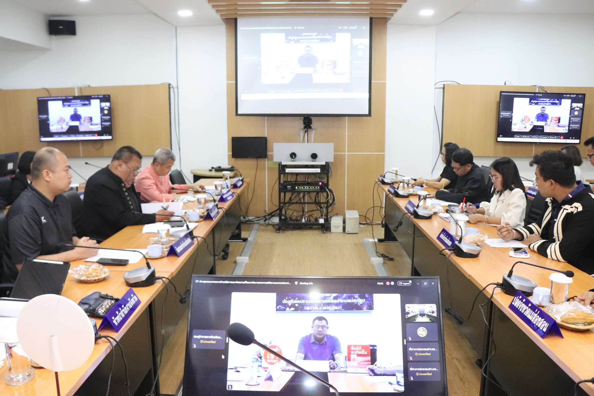 จังหวัดแม่ฮ่องสอน ประชุมคณะกรรมการฝ่ายพิธีการและจัดสถานที่ ในการจัดงานพระราชพิธีถวายพระเพลิงพระบรมศพฯ สมเด็จพระนางเจ้าสิริกิติ์ พระบรมราชินีนาถ พระบรมราชชนนีพันปีหลวง&nbsp;