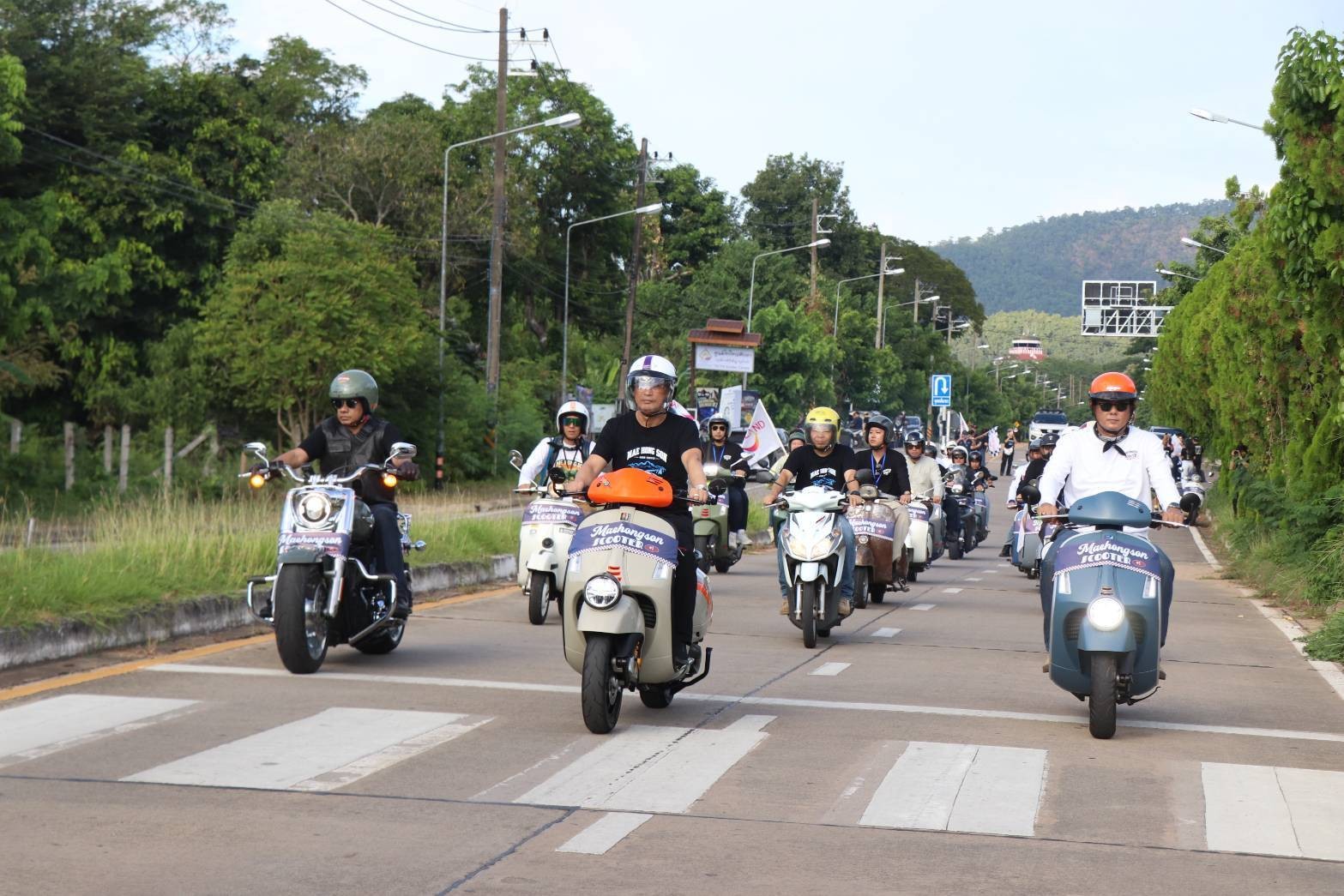 ผู้ว่าราชการจังหวัดแม่ฮ่องสอน ปล่อยตัวคาราวาน &ldquo;Mae Hong Son Scooter Big Night&rdquo; ครั้งที่ 1 รวมพลคนรักสกู๊ตเตอร์ ส่งเสริมการท่องเที่ยว กระตุ้นเศรษฐกิจในพื้นที่