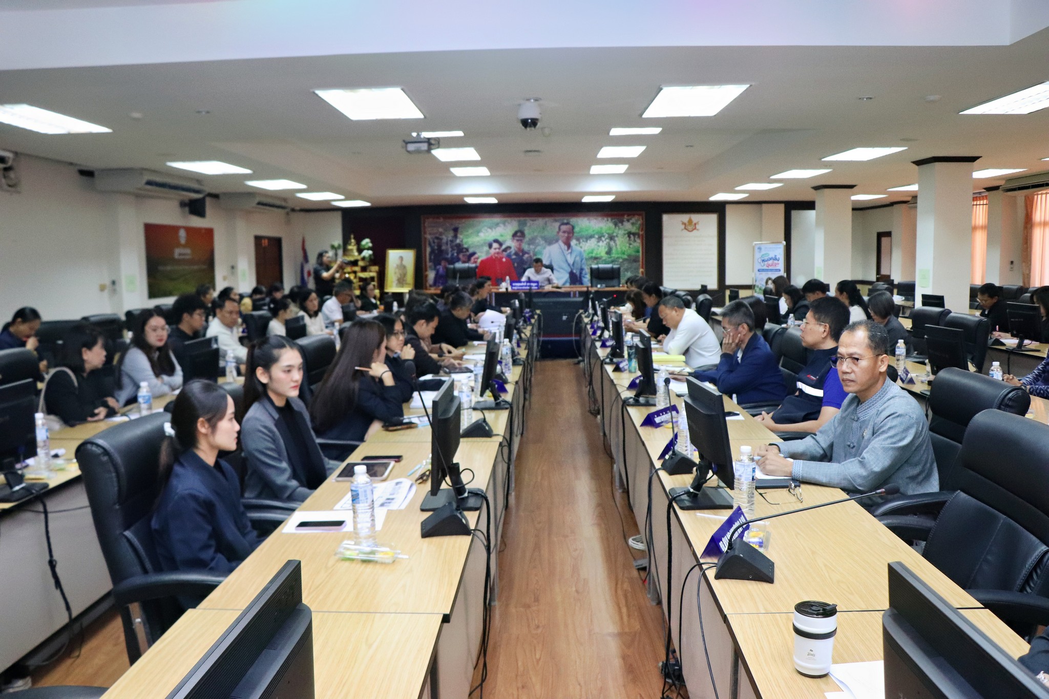 จังหวัดแม่ฮ่องสอน ประชุมคณะกรรมการติดตามเร่งรัดการเบิกจ่ายงบประมาณและการใช้จ่ายภาครัฐจังหวัดแม่ฮ่องสอน ประจำปีงบประมาณ พ.ศ.2570 เพื่อให้การใช้จ่ายงบประมาณภาครัฐเกิดประสิทธิภาพสูงสุด และสามารถขับเคลื่อนการพัฒนาจังหวัดได้อย่างต่อเนื่องและเป็นรูปธรรม